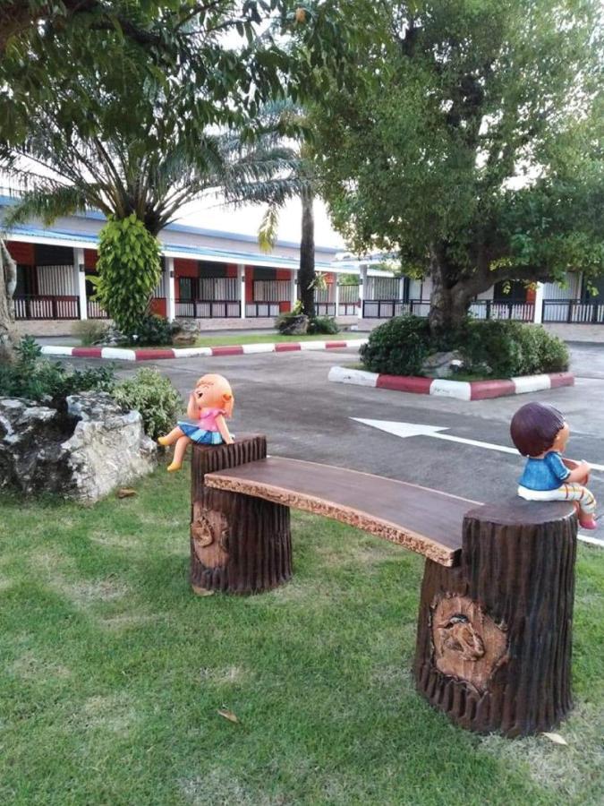 Staychill Resort Утрадит Екстериор снимка