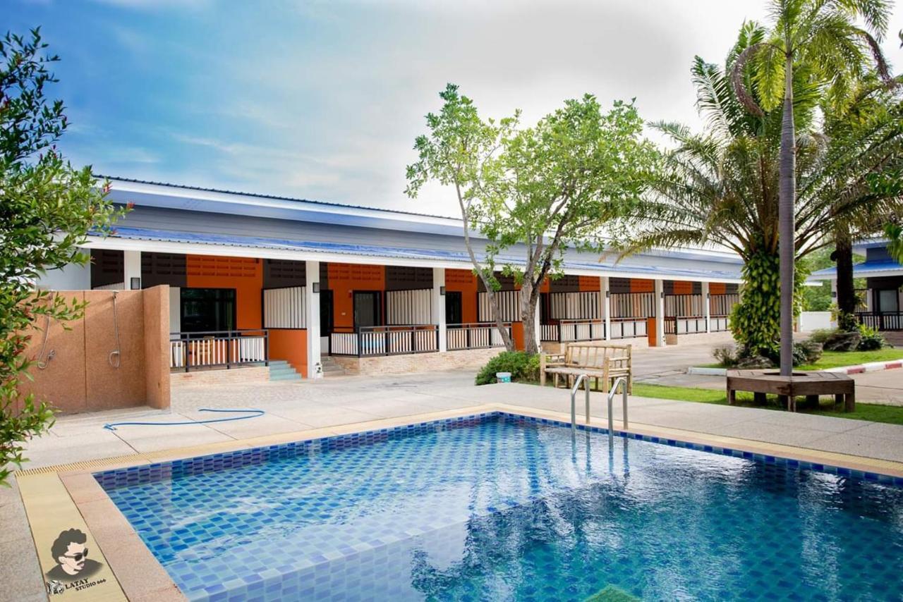 Staychill Resort Утрадит Екстериор снимка